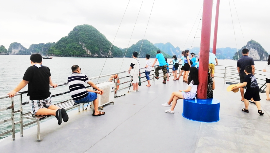 tàu thăm quan vịnh hạ long - saomaitourist