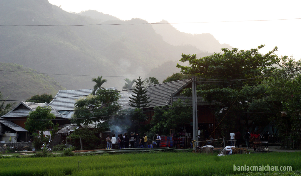 Tour Hà Nội - Bản Lác Mai Châu 1 Ngày