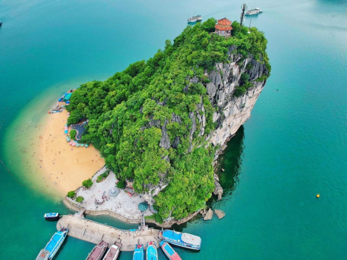 tour thăm vịnh hạ long 7 tiếng trên tàu 5 sao tour thăm vịnh hạ long 7 tiếng trên tàu 5 sao