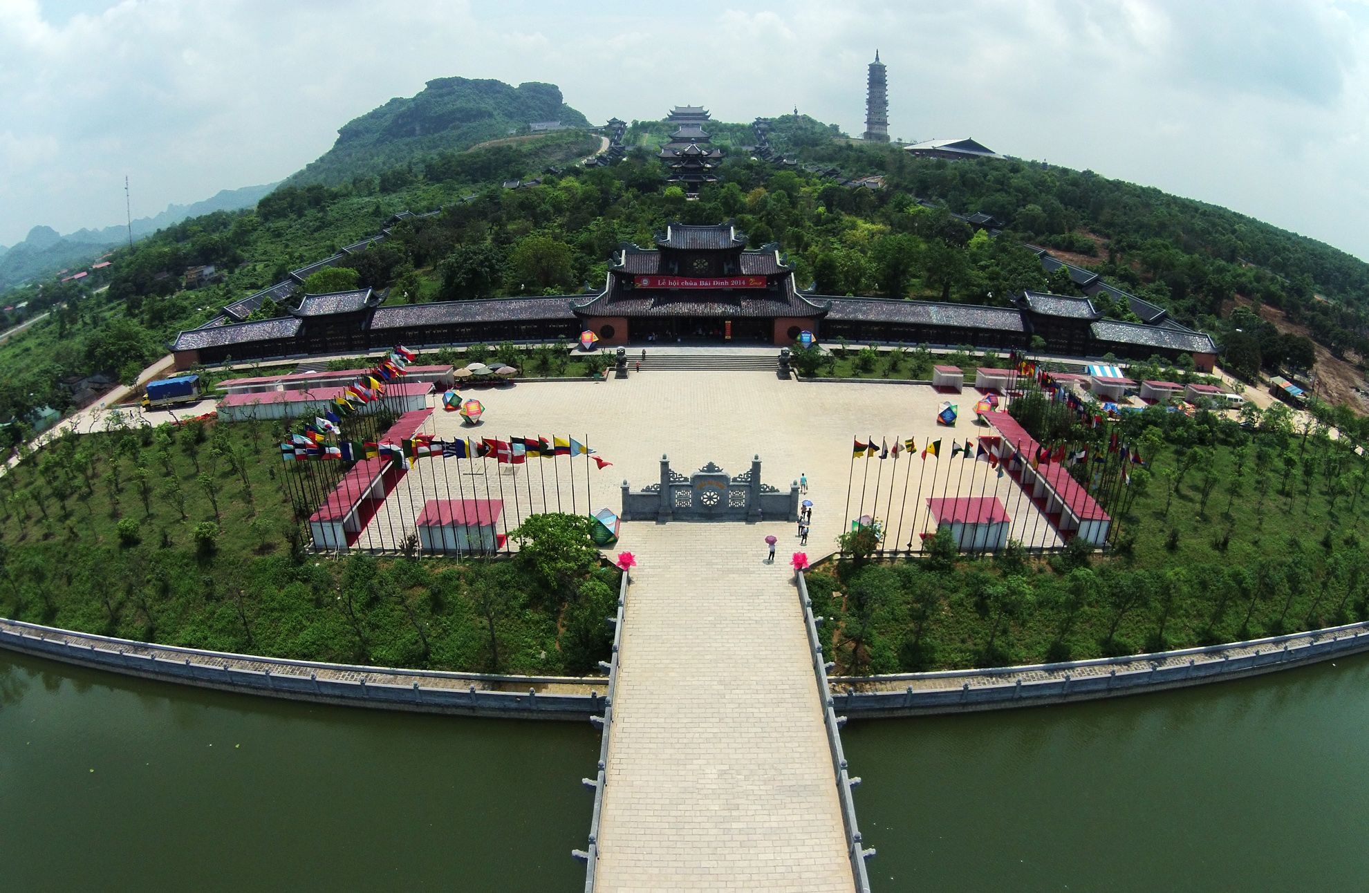 Tour Hà Nội - Bái Đính - Tràng An - Hang Múa 1 Ngày Tour Hà Nội - Bái Đính - Tràng An - Hang Múa 1 Ngày