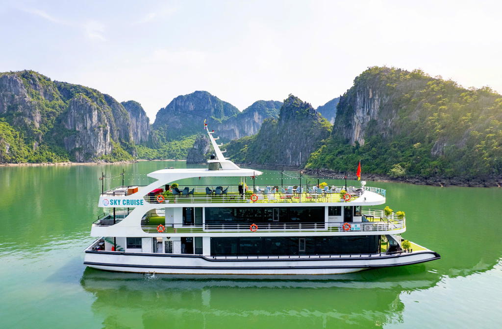 Du thuyền Sky Hạ Long - 99 chỗ thăm vịnh Hạ Long 6 tiếng
